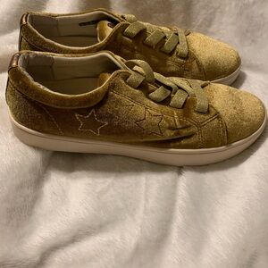 Revitalign Malibu Velvet Stars Gold Sneakers, Size 7.5 ✨